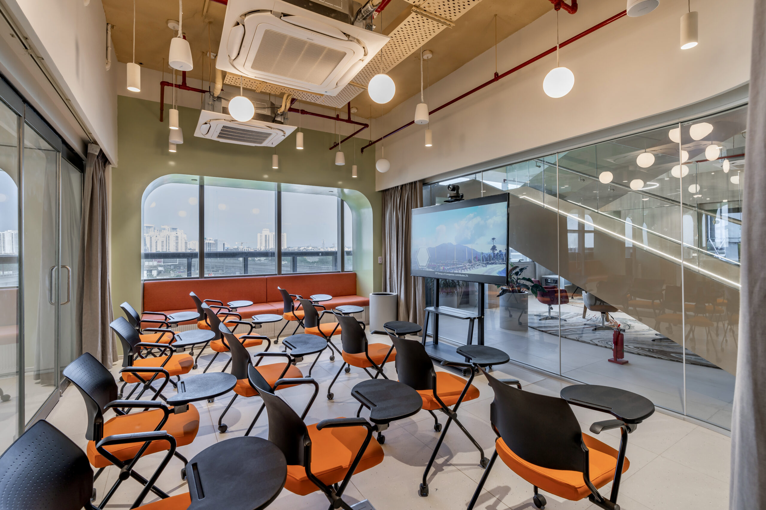 What Are Collaboration Spaces in an Office? Here’s Why They’re Game-Changers!